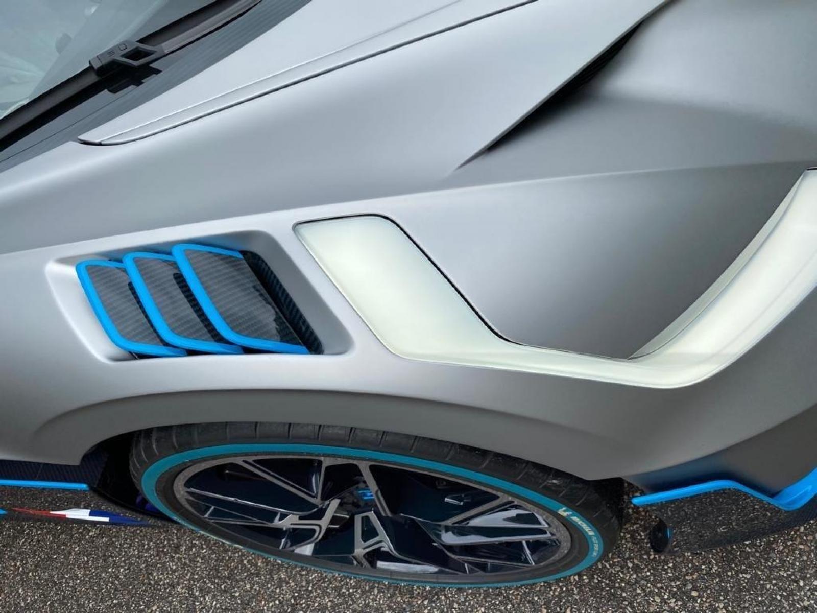 2020 Blue /Gray Bugatti Divo , 0.000000, 0.000000 - BUGATTI DIVO Argent matt / Divo Racing Blue, glossy / Divo Titanium Grey, Int Black / grey Brake caliper: Grey - Photo #7